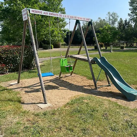 Nid Douillet ホリデーパーク Poncins